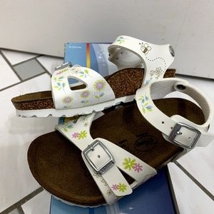 Birkenstocks Winnie the Pooh Girls sandal  size 9